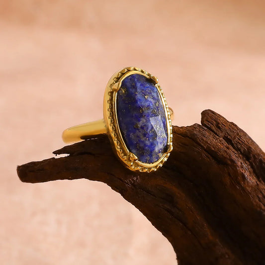 Goldener verstellbarer Ring mit Lapislazuli-Stein