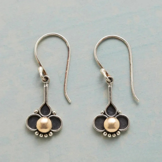 Elegante Kleeblatt-Perlenohrringe aus Silber