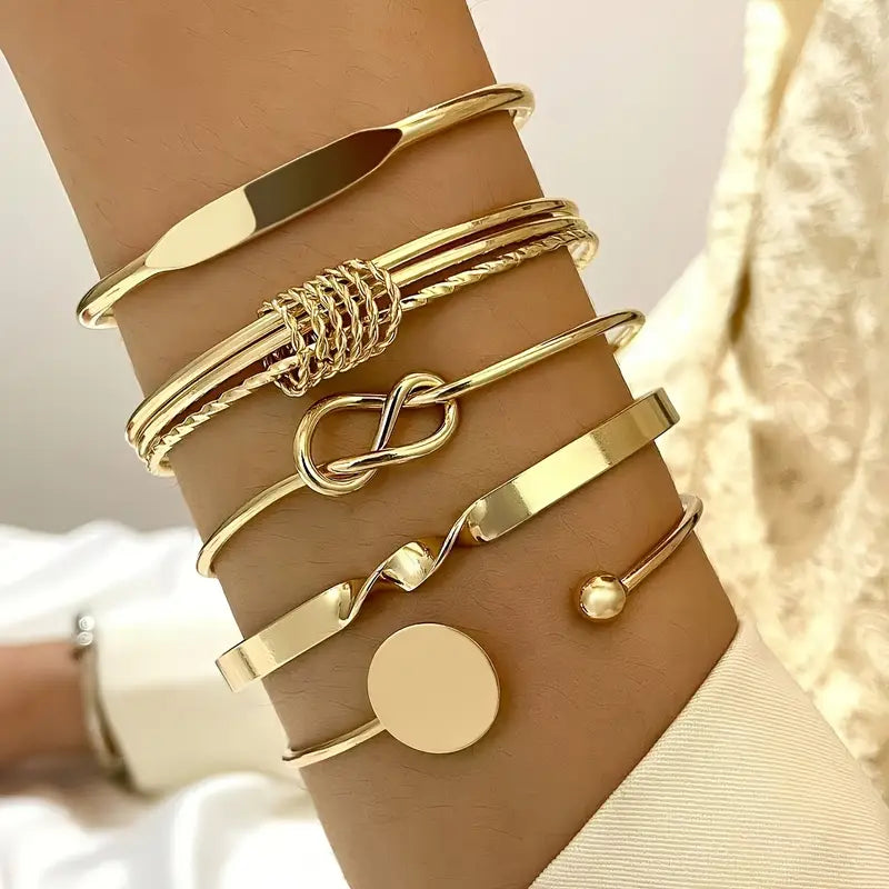 Elegantes, geknotetes Goldarmband-Set