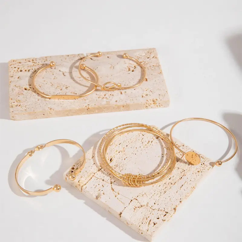 Elegantes, geknotetes Goldarmband-Set