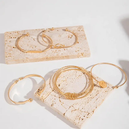 Elegantes, geknotetes Goldarmband-Set