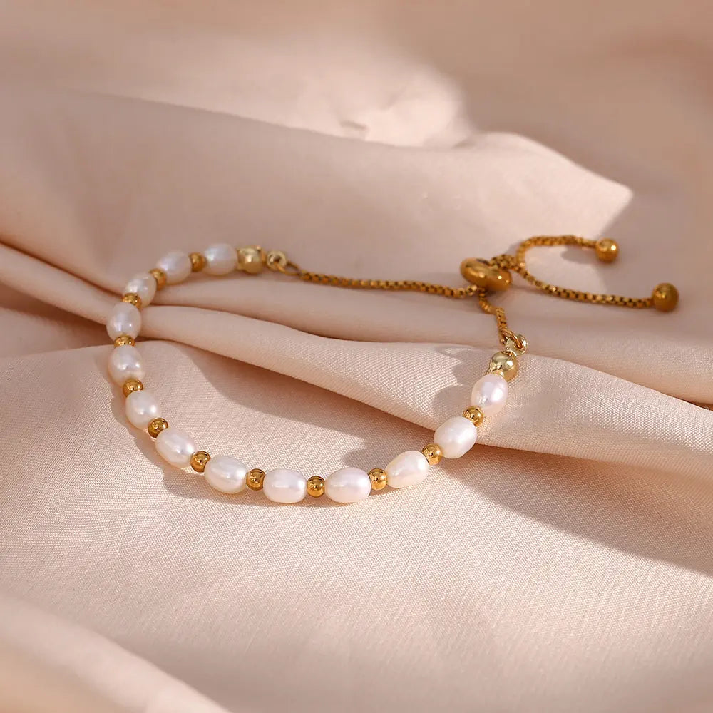 Romantisches Perlenarmband