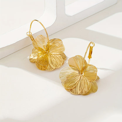 Übertriebene goldene hohle Ohrringe