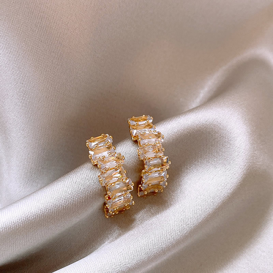 Elegante Goldohrringe mit Zirkonia-Glanz