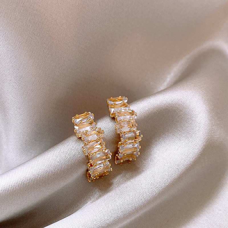 Elegante Goldohrringe mit Zirkonia-Glanz