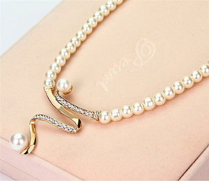 Natürliche Perlenkette + Ohrringe Set