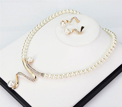 Natürliche Perlenkette + Ohrringe Set