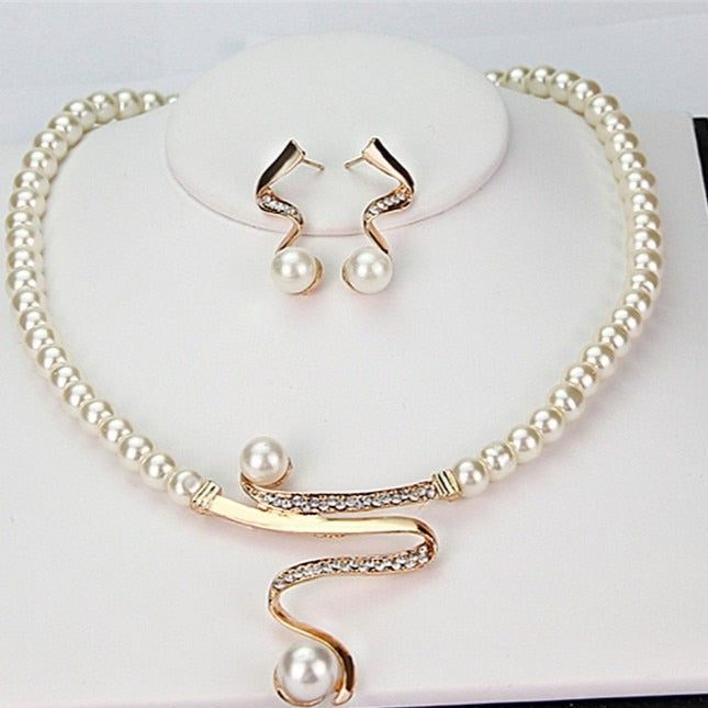 Natürliche Perlenkette + Ohrringe Set