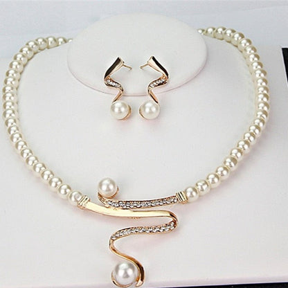 Natürliche Perlenkette + Ohrringe Set