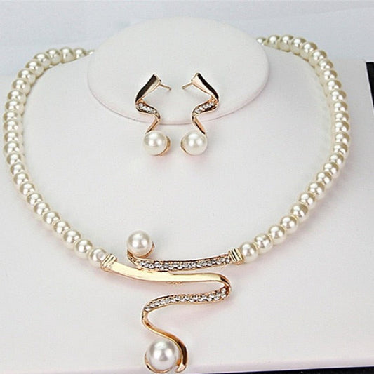 Natürliche Perlenkette + Ohrringe Set