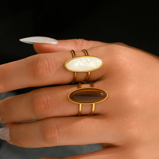 Goldene ovale Cabochon-Doppelring
