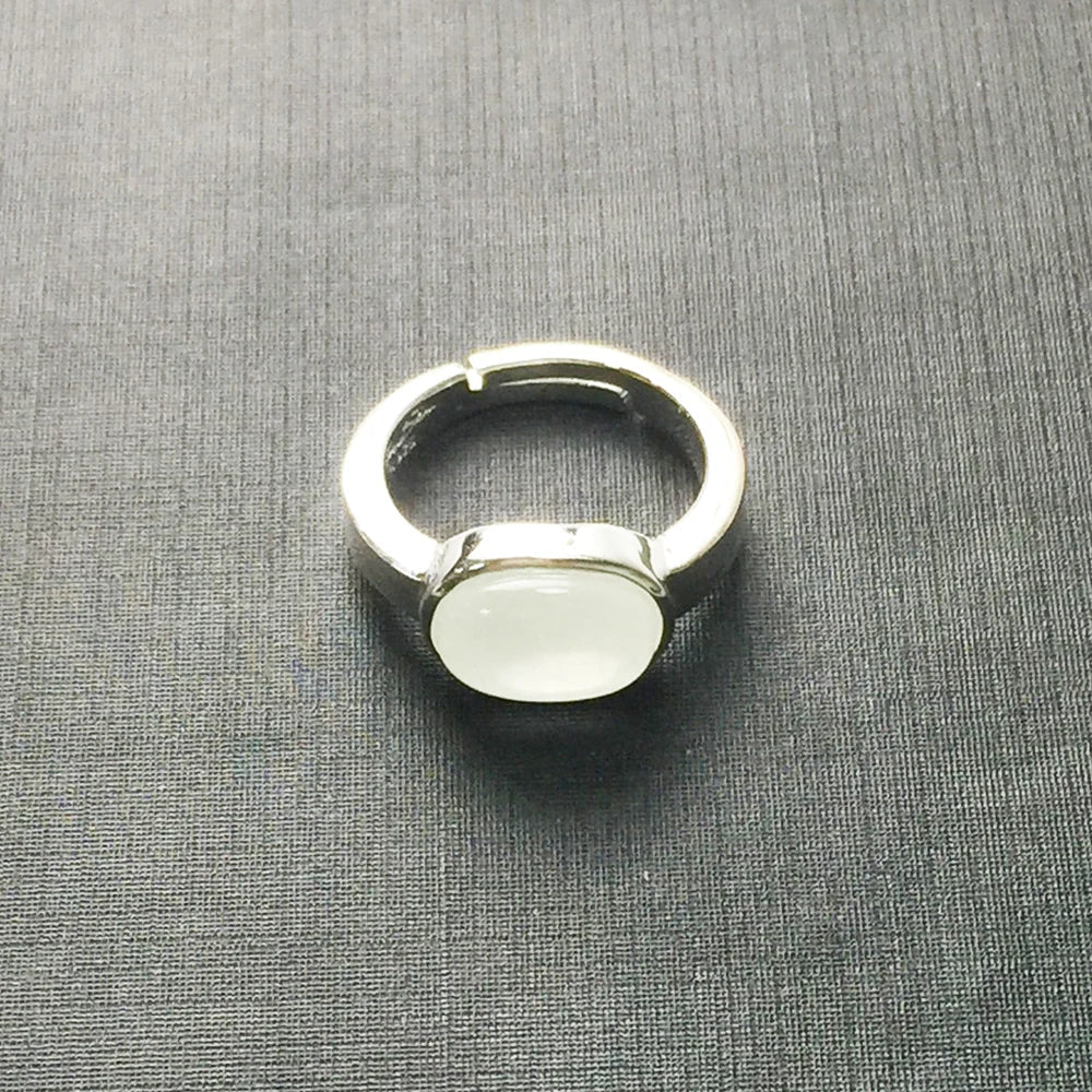 Verstellbarer Silberweißer Cabochon Statement-Ring