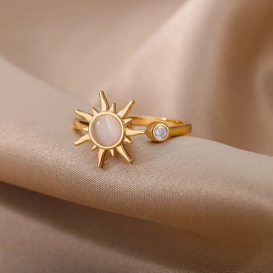 Himmlischer Sonnenstrahl Mondstein Goldring