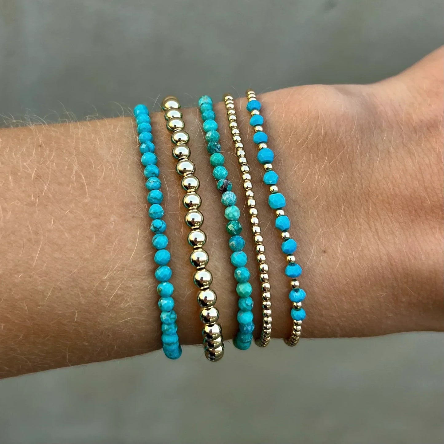 Schickes Gold Türkis Perlenarmband