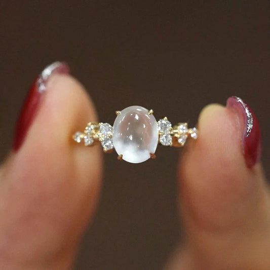 Lunar Glow Mondstein Diamantring