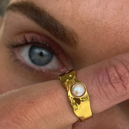 Geschmolzener Goldperlenbandring
