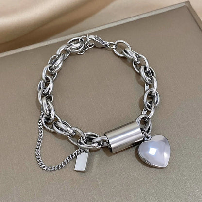 Elegantes Herzförmiges Gold Chunky Armband