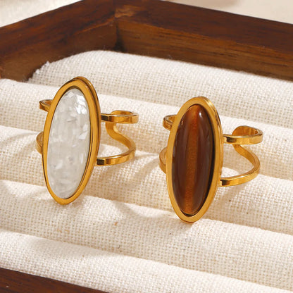 Goldene ovale Cabochon-Doppelring