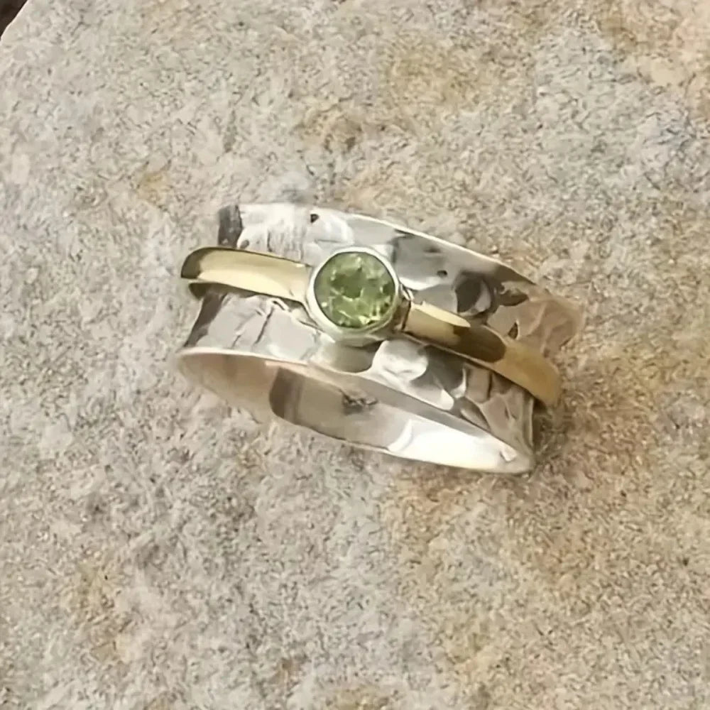 Gehämmertes Silber Gold Peridot Band