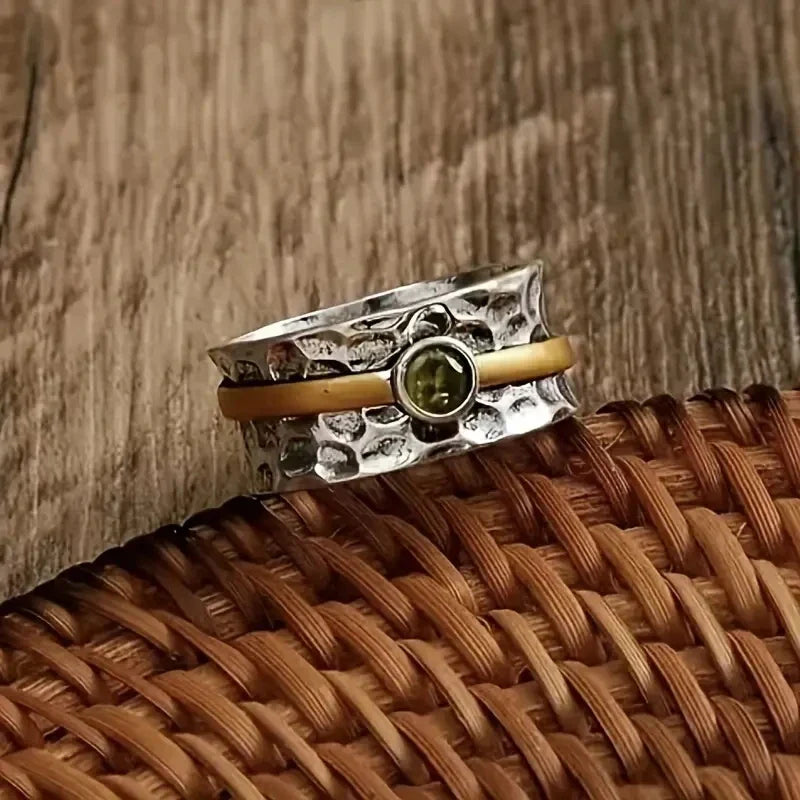 Gehämmertes Silber Gold Peridot Band