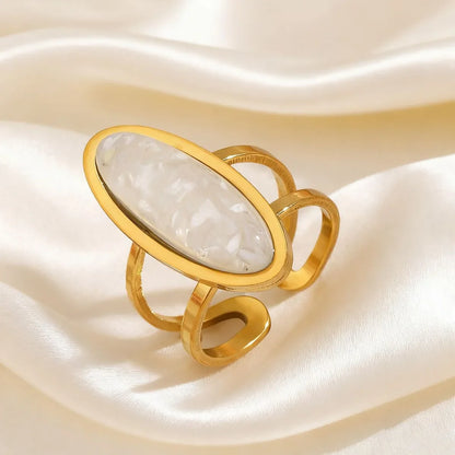 Goldene ovale Cabochon-Doppelring
