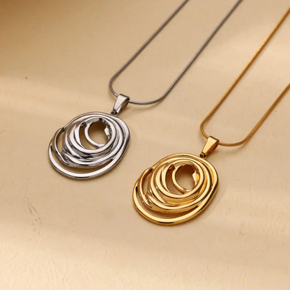 Hohles geometrisches ovales Halsband in Gold und Silber