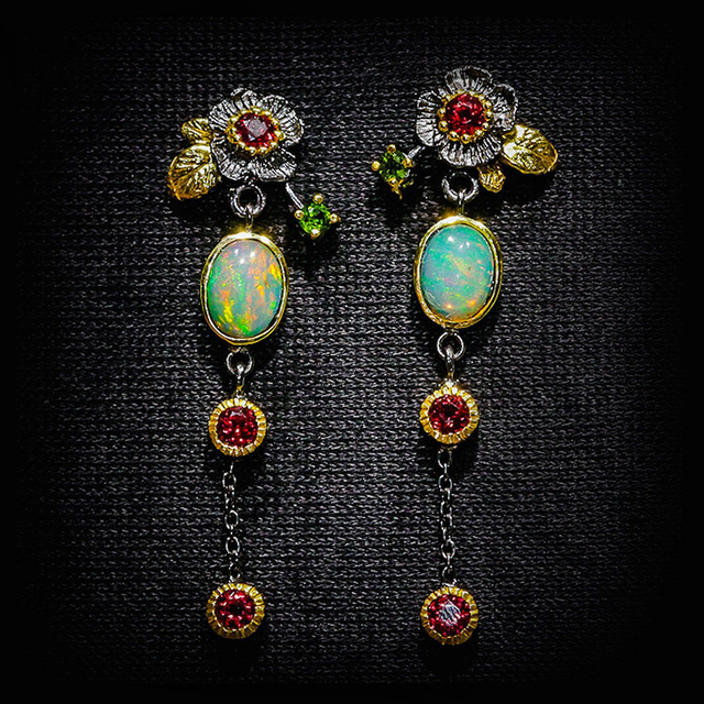 Boho Ohrringe mit Opal und rotem Zirkonia