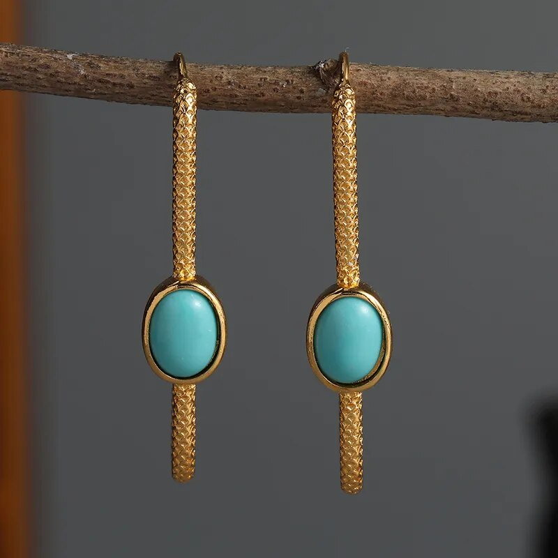 Elegante Ohrringe aus goldenem Türkisstein