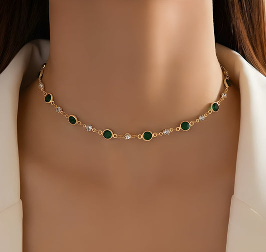 Smaragdgrünes Anhänger-Halsband