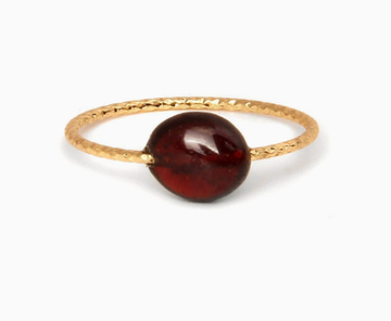 Dünner Ring mit bunten Steinen