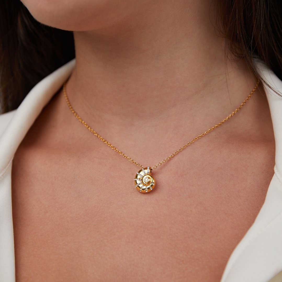 Collana con ciondolo a conchiglia di cristallo Luca