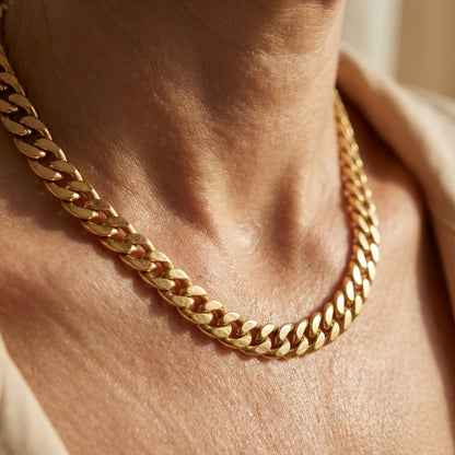 Anspruchskette aus massiven Gold-Cuban-Links