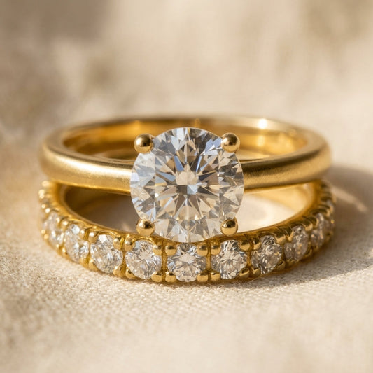 Zeitloses Savaya Goldring-Set