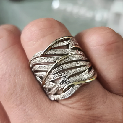 Eleganter mehrlagiger gedrehter Ring