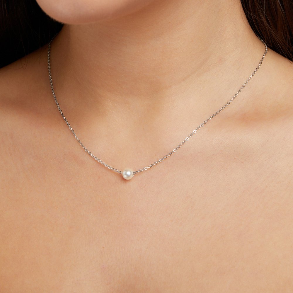 Collier solitaire en perles d'argent