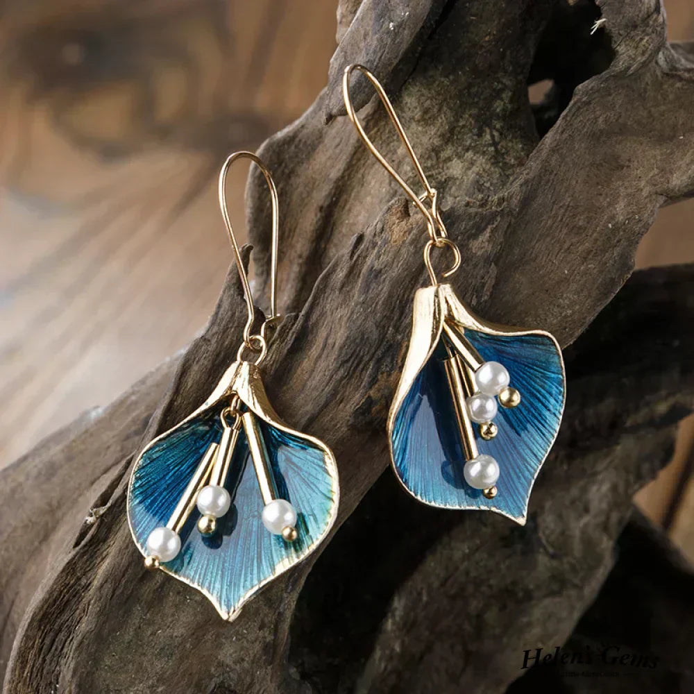 Goldene Blaue Lilien-Ohrringe mit Perlen